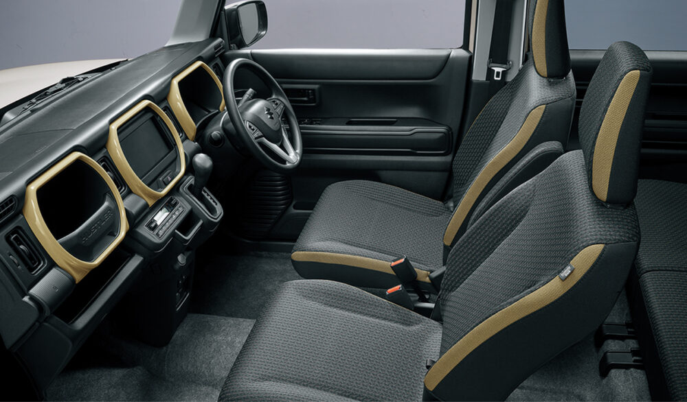 ハスラー HYBRID G車内全体 カーキベージュ